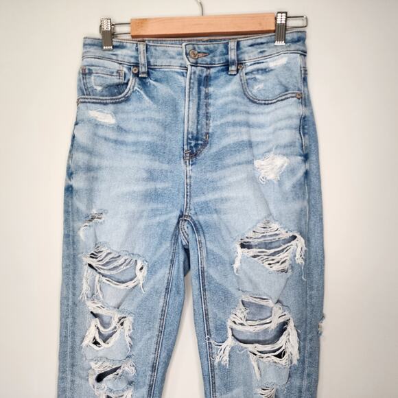 American Eagle Stretch Mom Light Wash Distressed 2R - Picture 3 of 9